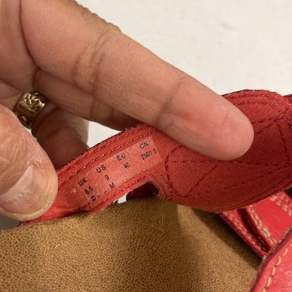 CLARKS LEISA CACTI Q Red LEATHER SLIP ONS OPEN TOE SANDALS SHOES WOMENS SZ 9M - Picture 9 of 14